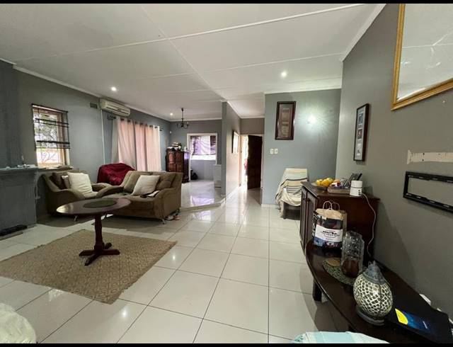 5 BEDROOM HOUSE FOR SALE IN BEREA WEST